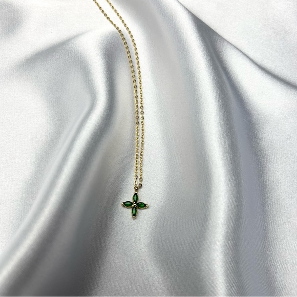 Anuli | Stainless Steel Cubic Zirconia Clover Minimalist Necklace - Picture 2 of 4